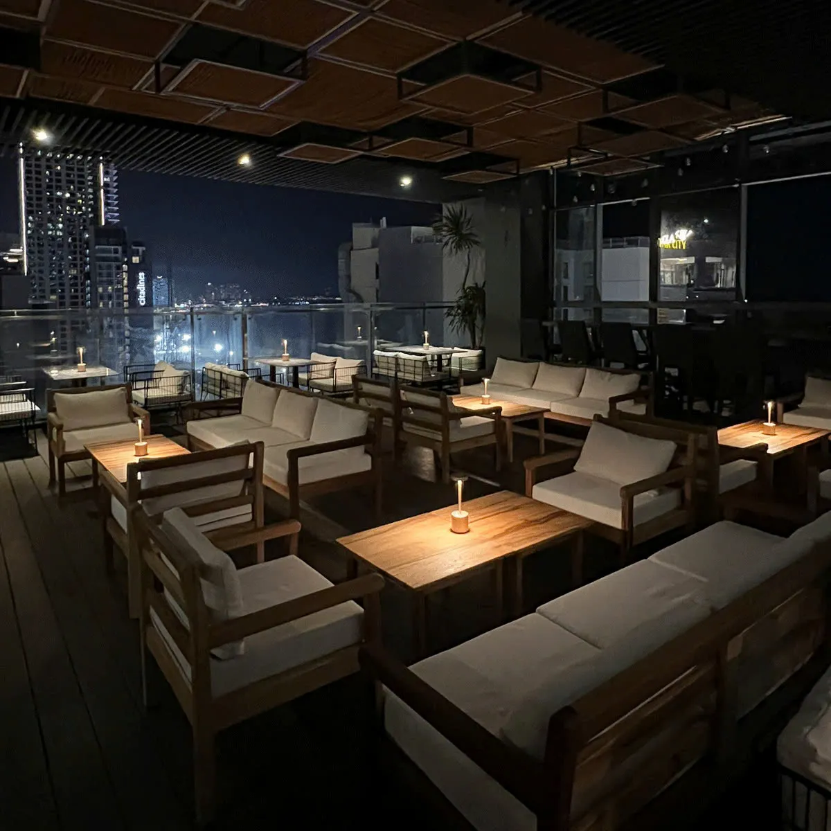 UNO Lounge Cafe