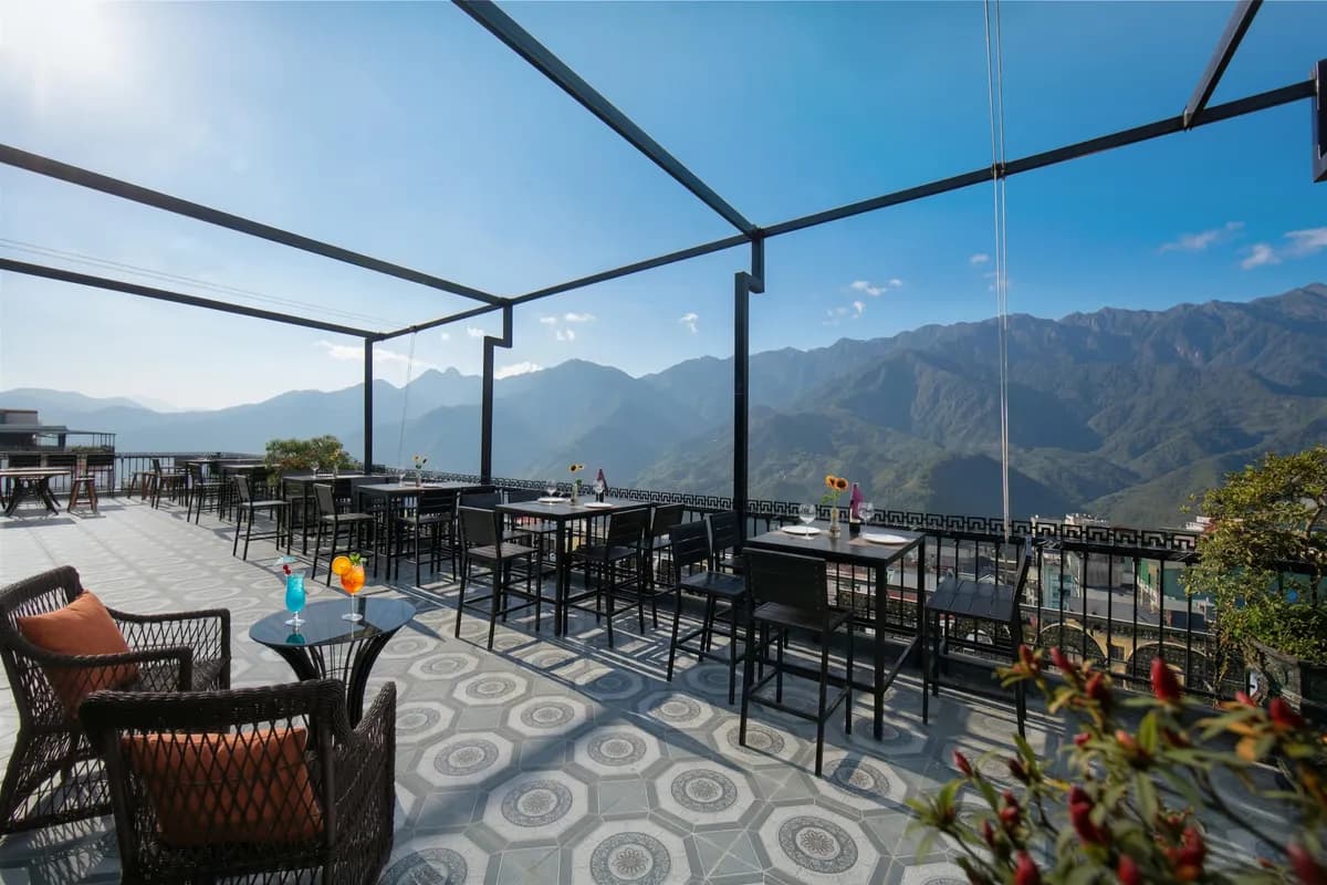 Rooftop Mountain View Restaurant & Skybar